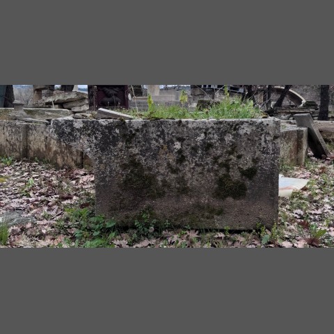 Lavoir ancien en pierre