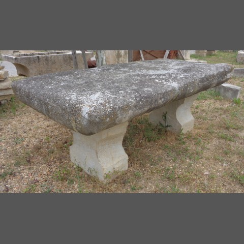 Table en pierre 