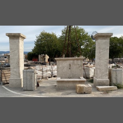 Paire de piliers en pierre