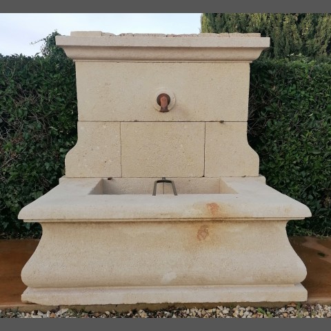 FONTAINE MURALE EN PIERRE 