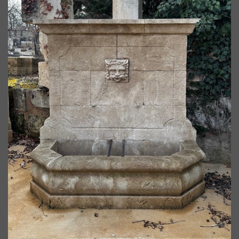 FONTAINE TETE DE BACCHUS