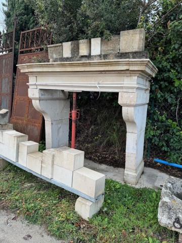 CHEMINEE LOUIS XIII A BARETTE