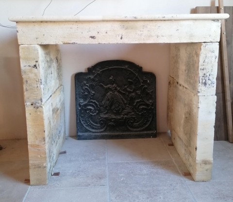 CHEMINEE ANCIENNE A PIEDS DROITS