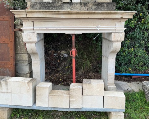 CHEMINEE LOUIS XIII A BARETTE