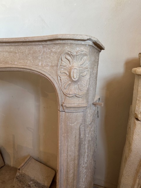 Cheminée ancienne Louis XV
