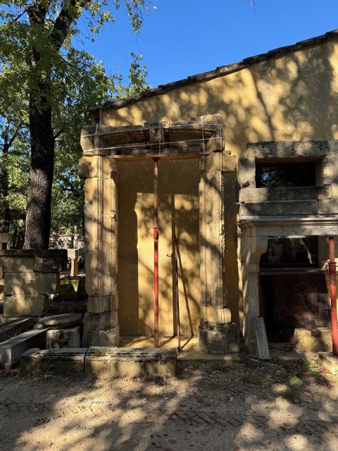Encadrement de porte ancienne XVIII