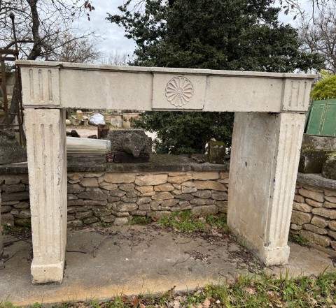 CHEMINEE ANCIENNE DE STYLE LOUIS XVI