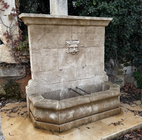 FONTAINE TETE DE BACCHUS