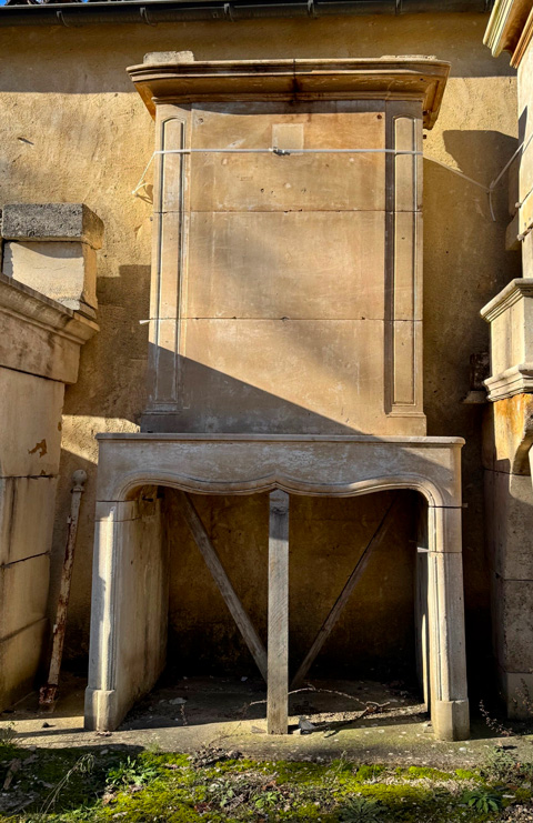 CHEMINEE A TRUMEAU LOUIS XIV