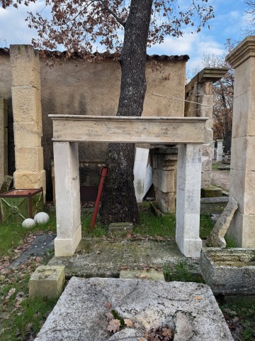 CHEMINEE ANCIENNE A PIEDS DROITS