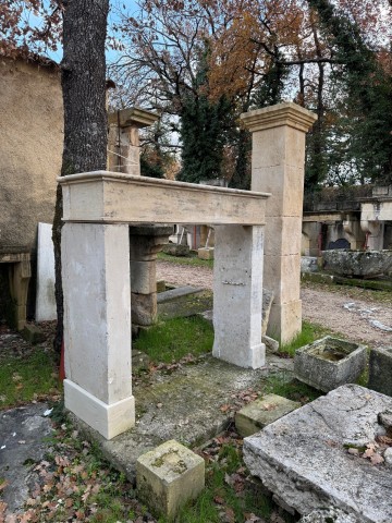 CHEMINEE ANCIENNE A PIEDS DROITS