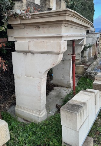 CHEMINEE LOUIS XIII A BARETTE