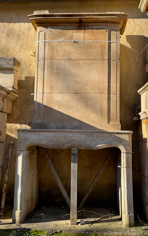 CHEMINEE A TRUMEAU LOUIS XIV