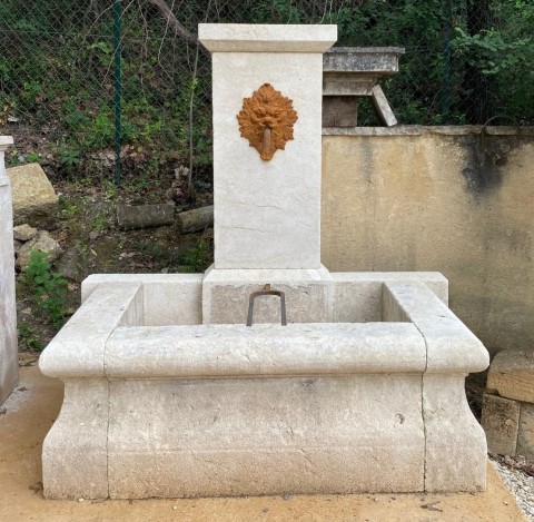 FONTAINE MURALE MASQUE DE TARASQUE