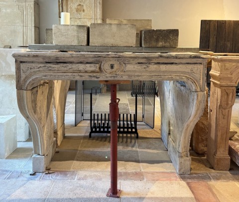 Chemin&eacute;e ancienne Louis XV