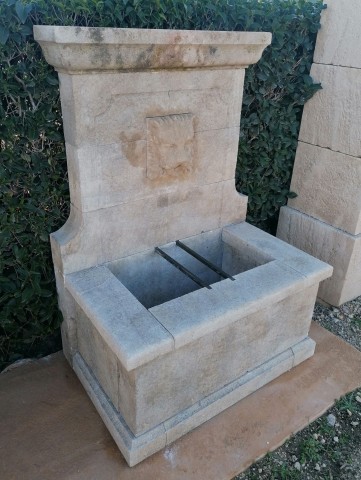 STONE WALL FOUNTAIN LION