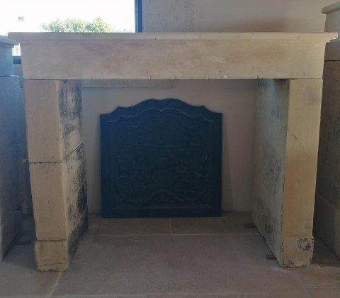 CHEMINEE ANCIENNE A PIEDS DROITS