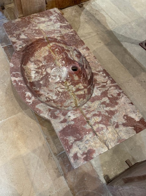 EVIER EN MARBRE ROUGE