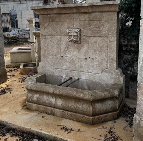 FONTAINE TETE DE BACCHUS