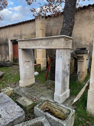 CHEMINEE ANCIENNE A PIEDS DROITS