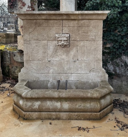 FONTAINE TETE DE BACCHUS