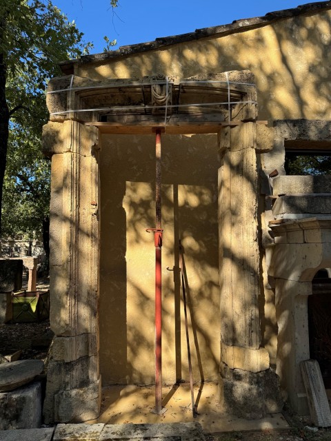 Encadrement de porte ancienne XVIII