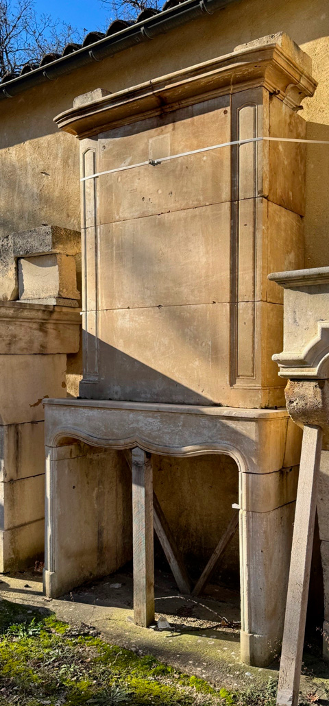 CHEMINEE A TRUMEAU LOUIS XIV